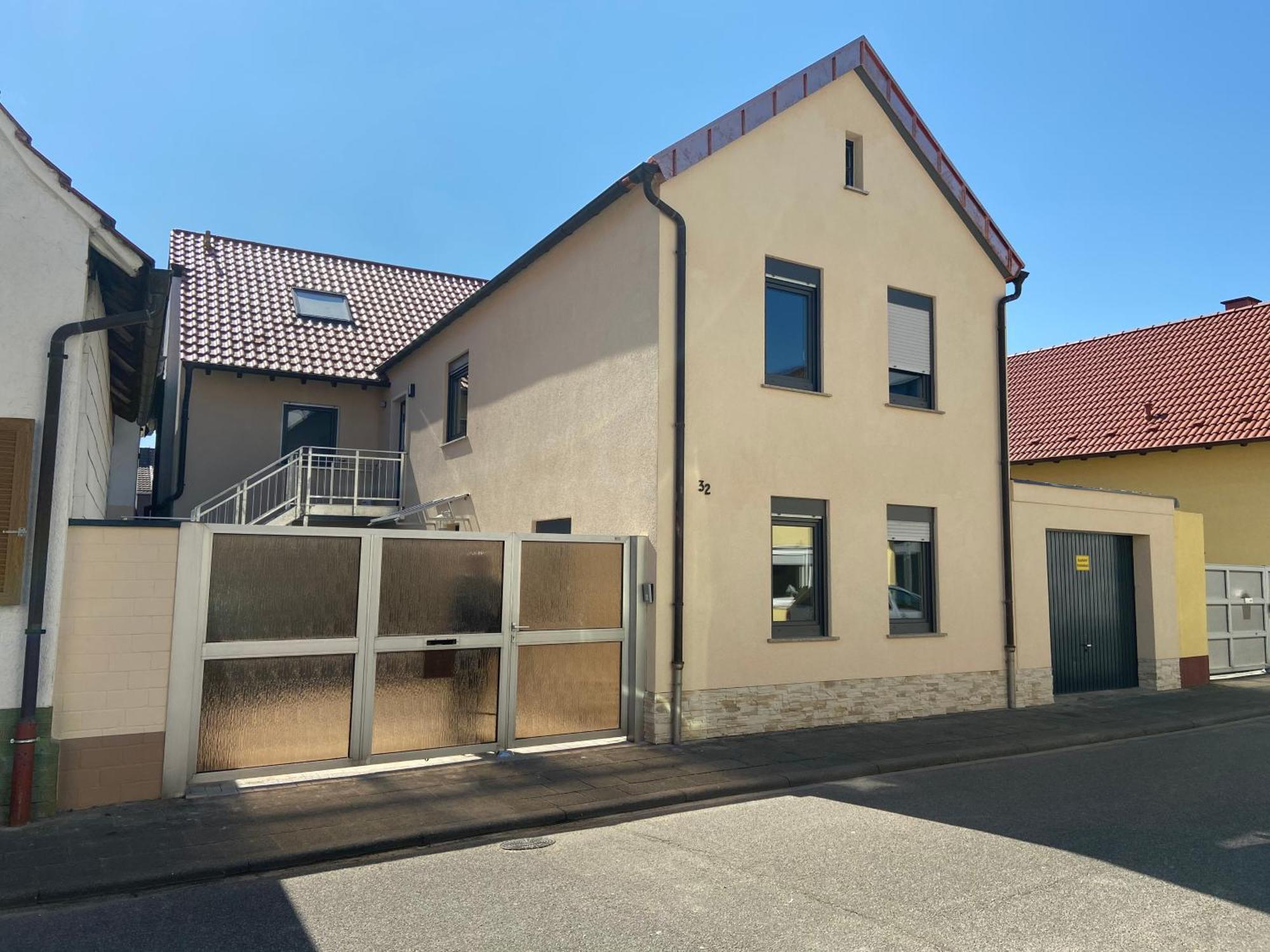 Fuer 6 Personen - Parkplatz - Terrasse - Kueche - Wlan Apartamento Haßloch Exterior foto